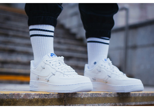 BLACK OR WHITE AIR FORCE 1 – DECISION IMPOSSIBLE